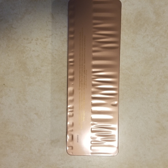 Urban Decay Naked 3 Eyeshadow Palette - Picture 5 of 9